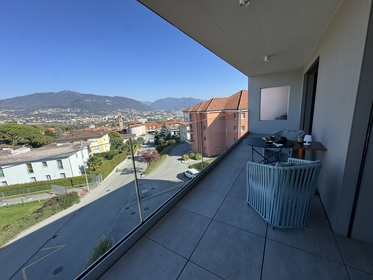 Attico di pregio con vista panoramica, con terrazzo, in moderna residenza